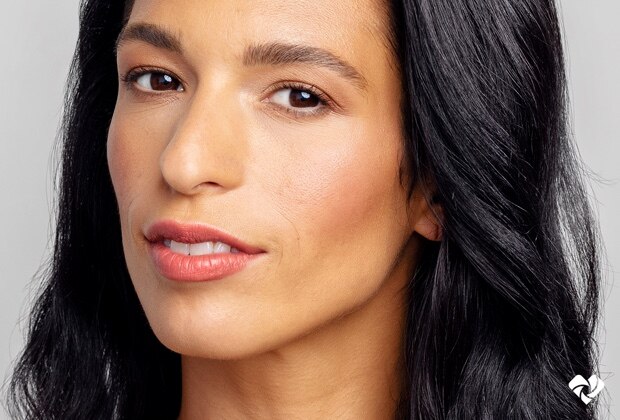 Non-airbrushed model face