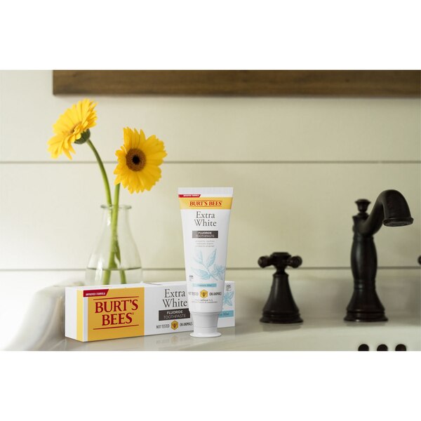 Burt's Bees Extra White Fluoride Toothpaste, Mountain Mint, 4.7 oz