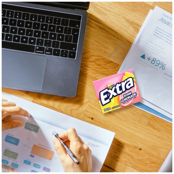 Extra, Pink Lemonade Sugar Free Gum Fruity Flavor Chewing Gum, 15 Sticks
