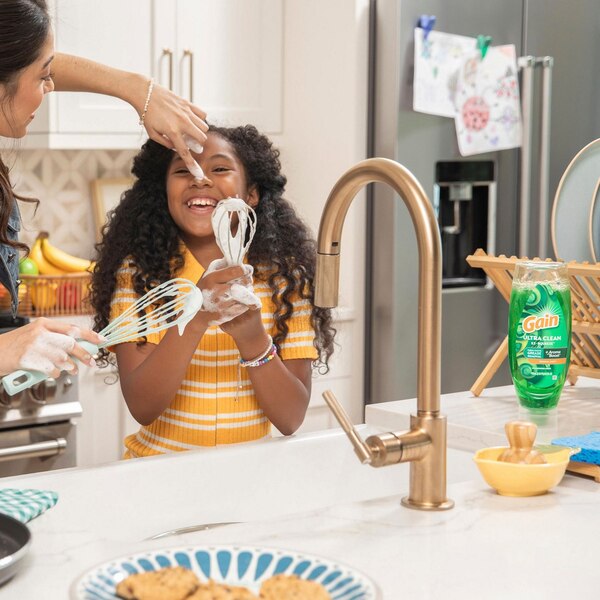 Gain Ultra Clean EZ-Squeeze Liquid Dishwashing Soap, Original Scent, 14.7 oz