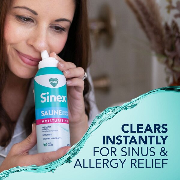 Vicks Sinex Moisturizing Saline Nasal Spray, 5 OZ