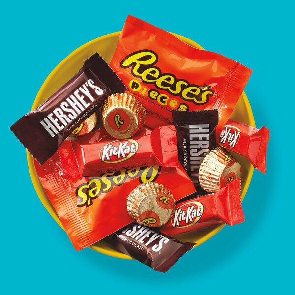 Hershey's, Kit Kat And Reese's Assorted Flavored Miniatures, Candy Party Pack, 33.38 oz