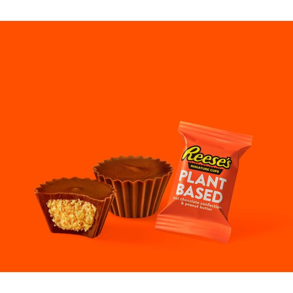 Reese's, Miniatures Plant Based Oat Chocolate Confection Peanut Butter Cups Candy, 4.5 oz