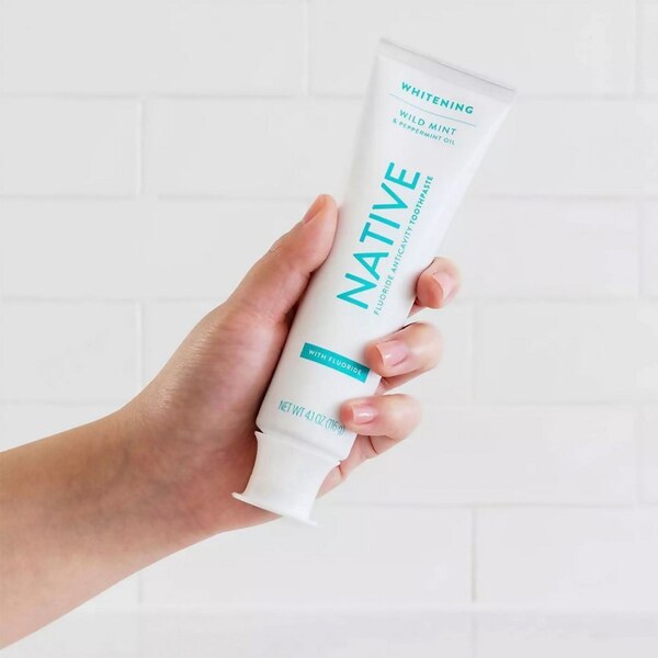 Native Fluoride Anticavity Whitening Toothpaste, Wild Mint and Peppermint Oil, 4.1 OZ