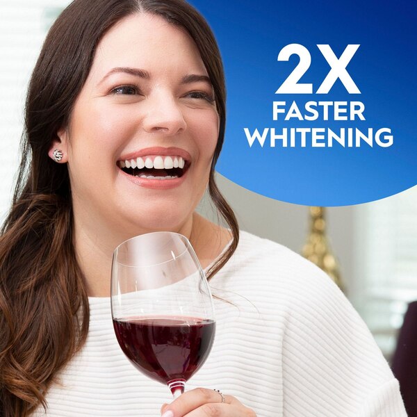 Crest 3D White Fluoride Anticavity Whitening Toothpaste, Advanced Artic Fresh