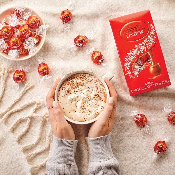 Lindt Lindor 60% Extra Dark Chocolate Candy Truffles, Bag, 5.1 oz
