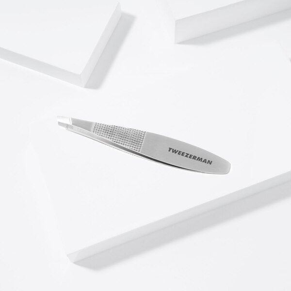 Tweezerman Wide Grip Slant Tweezer