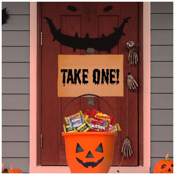 3 Musketeers, Milky Way, Starburst, Skittles, and Twix , Goblin Mixed Candy, 180 ct, 58.63 oz