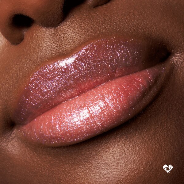 essence Meta Glow Multi Reflective Lipgloss