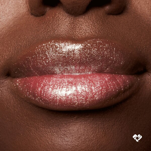 essence Meta Glow Multi Reflective Lipgloss