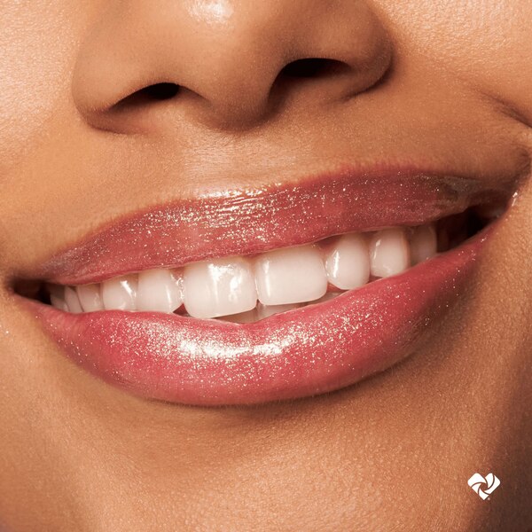 essence Meta Glow Multi Reflective Lipgloss