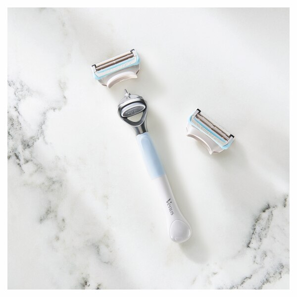 Gillette Venus Pubic Hair & Skin Razor + 2 Razor Blade Refills