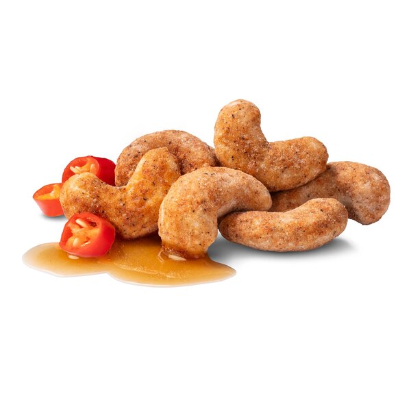 Well Market Roasted Spicy Maple Cashews, 8 oz