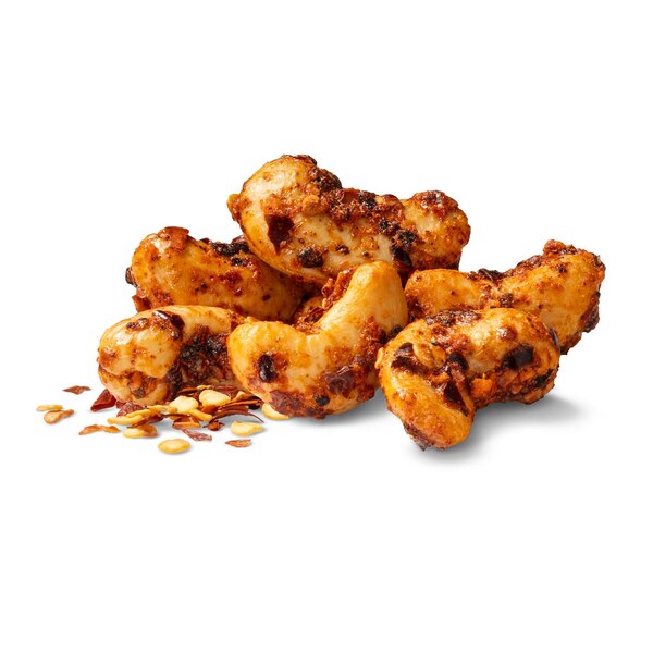 Well Market Roasted Spicy Chili Crunch Cashews, 8 oz