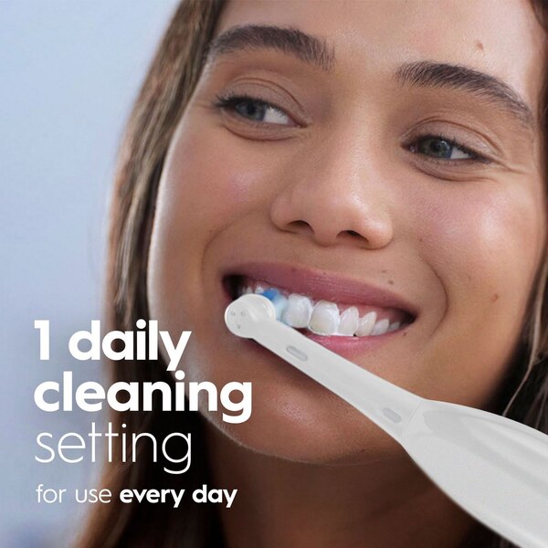 Oral-B 3D White Battery Powered Toothbrush, Color May Vary