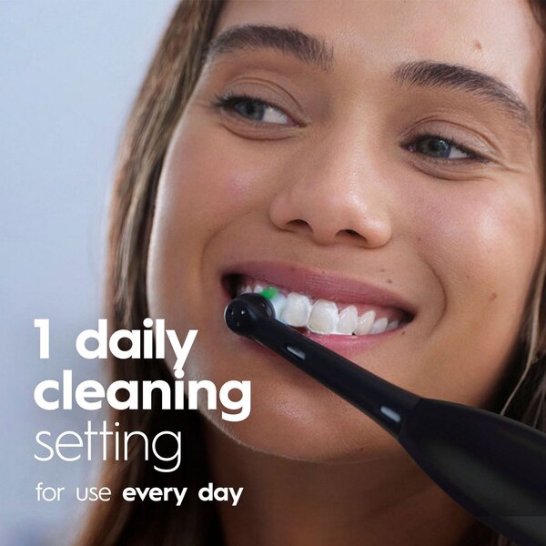 Oral-B Pro-Health Clinical, Superior Clean, Battery Powered Toothbrush, Black
