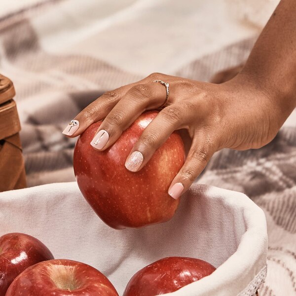 KISS imPRESS Press-On Manicure