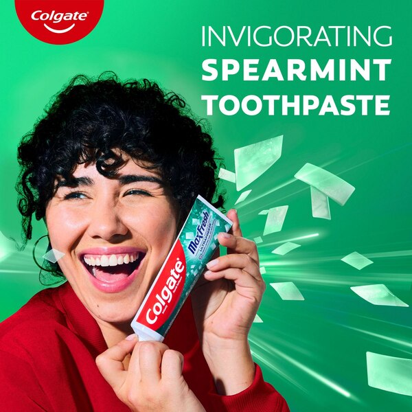 Colgate Max Fresh Whitening Anticavity Fluoride Toothpaste with Breath Strips, Clean Mint