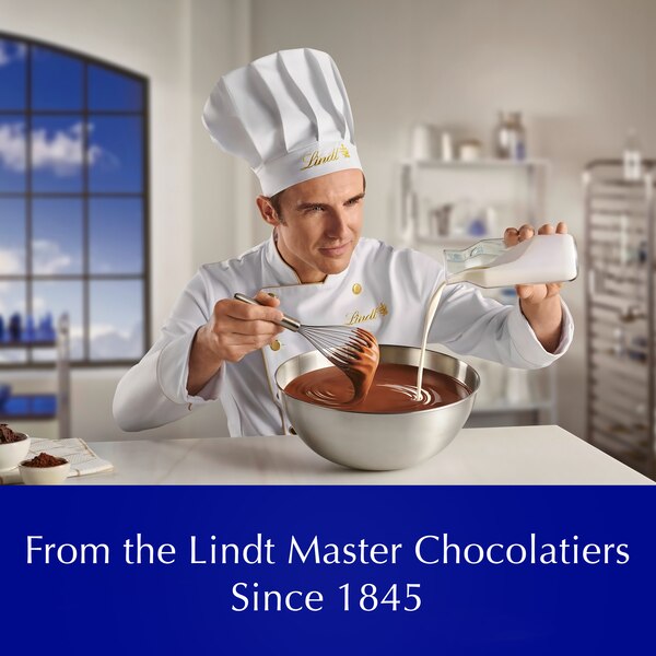 Lindt Classic Recipe Caramel with Sea Salt Milk Chocolate Candy Bar, 4.4 oz