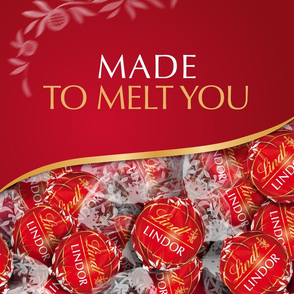Lindt, Lindor Milk Chocolate Candy Truffles with Smooth, Melting Truffle Center, 0.8 oz