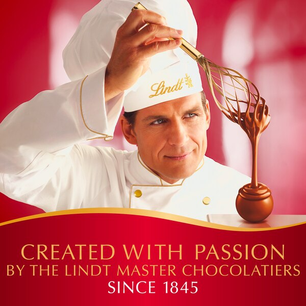 Lindt, Lindor Milk Chocolate Candy Truffles with Smooth, Melting Truffle Center, 0.8 oz