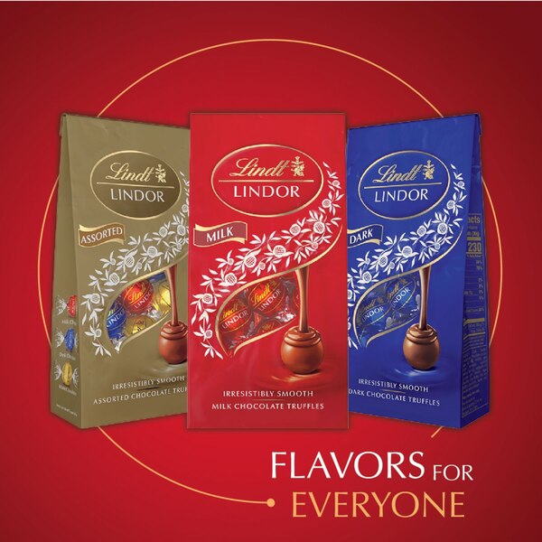 Lindt, Lindor Milk Chocolate Truffles with Smooth, Melting Truffle Center, 8.5 oz