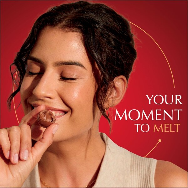 Lindt, Lindor Milk Chocolate Truffles with Smooth, Melting Truffle Center, 8.5 oz