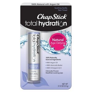 ChapStick Total Hydration - Bálsamo labial antienvejecimiento 100% natural (sabor Soothing Vanilla, 0.12 oz, 1 barra)