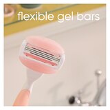 Gillette Venus Comfort Glide White Tea 3-Blade Razor Blade Refills, thumbnail image 3 of 11