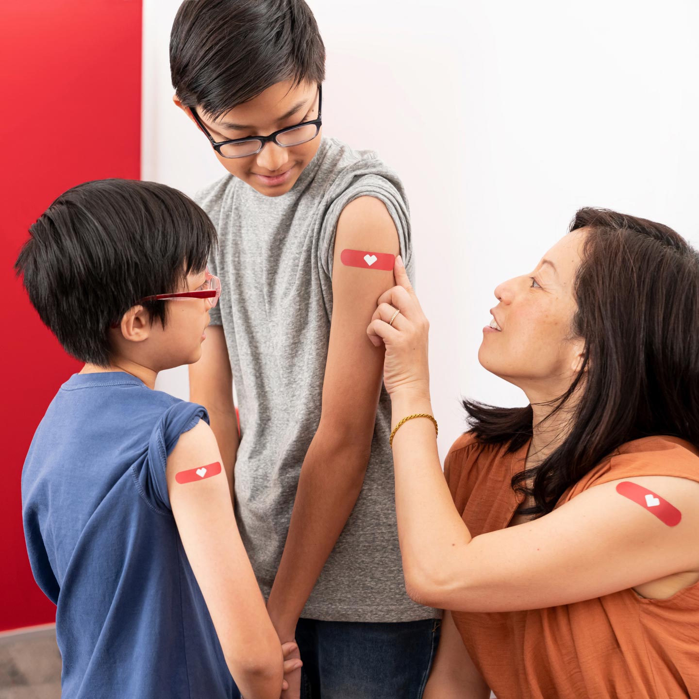 A family gets their COVID-19 vaccinations together.